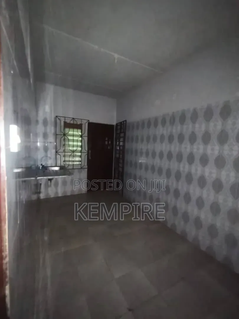 3bdrm Block of Flats in Uran Street, Uyo for rent in Uyo