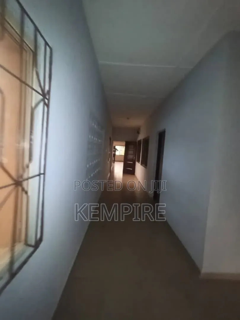 3bdrm Block of Flats in Uran Street, Uyo for rent in Uyo
