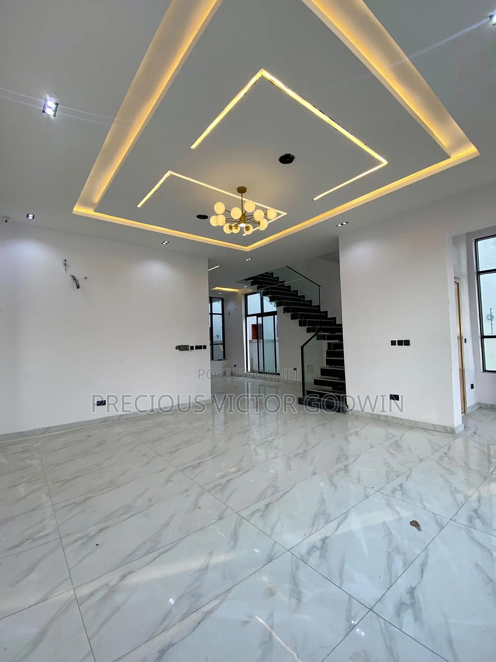 5bdrm Duplex in Chevron for sale in Chevron