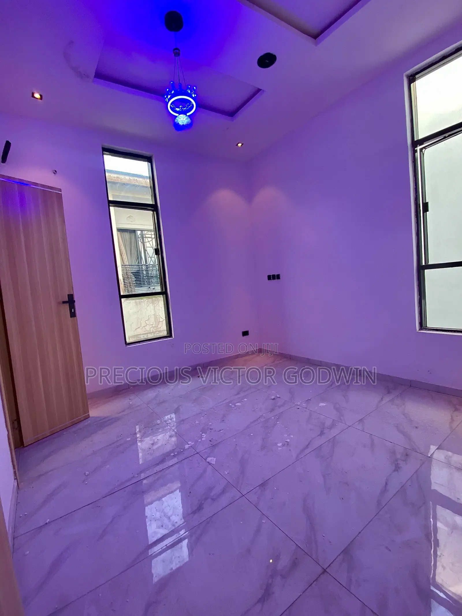 5bdrm Duplex in Chevron for sale in Chevron