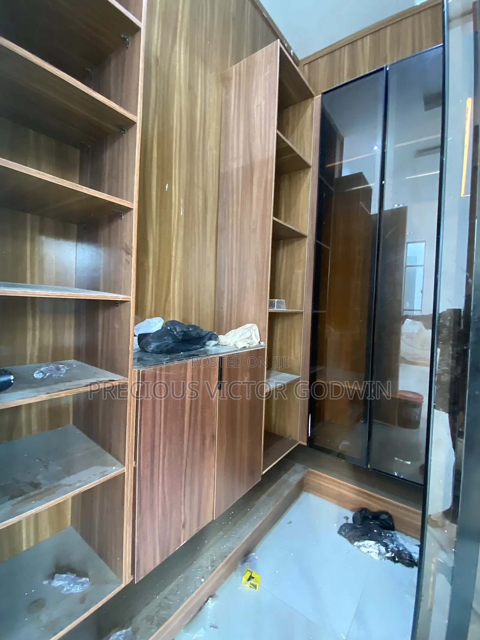 5bdrm Duplex in Chevron for sale in Chevron