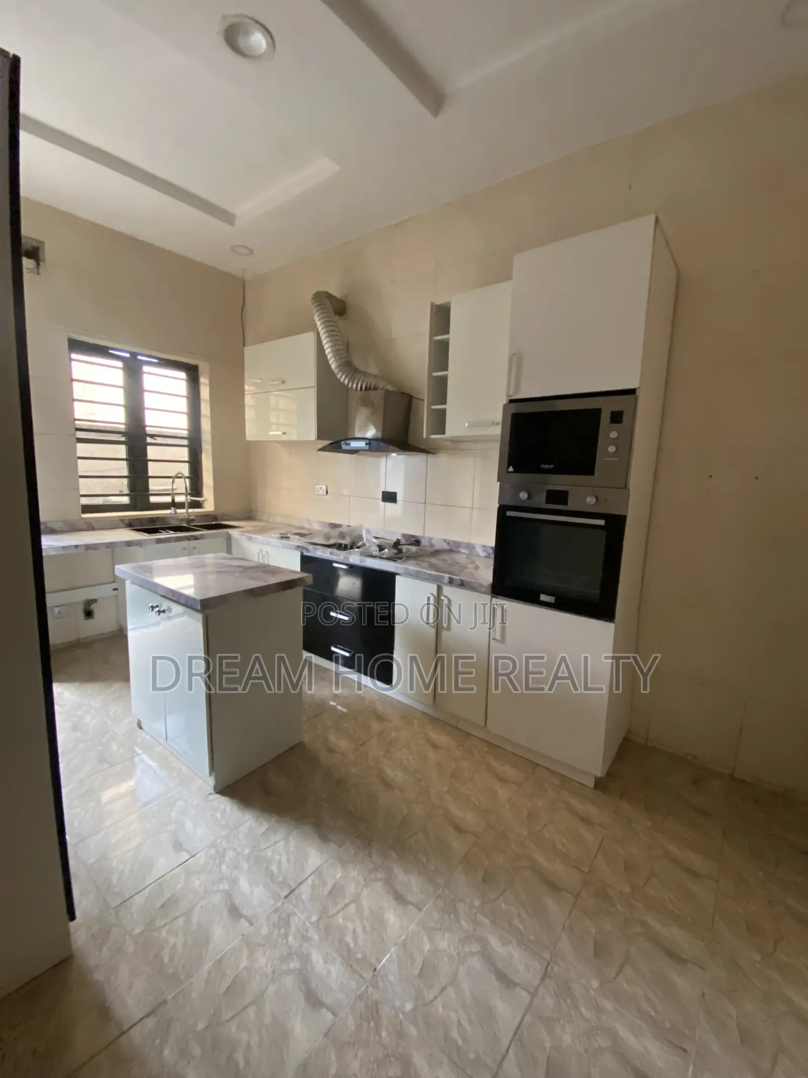 4bdrm Duplex in Ikota Villa Estate for rent in Ikota