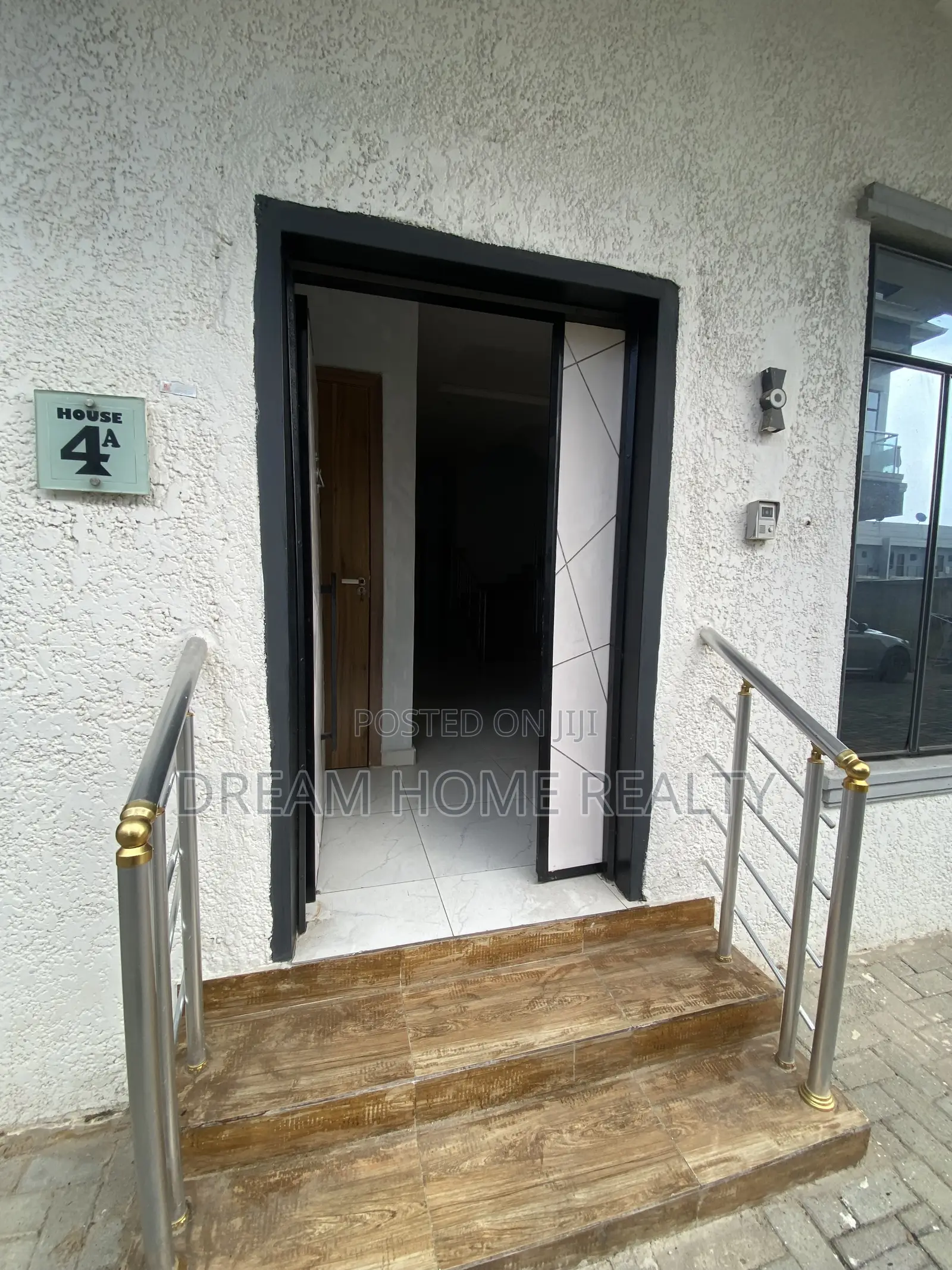 4bdrm Duplex in Ikota Villa Estate for rent in Ikota