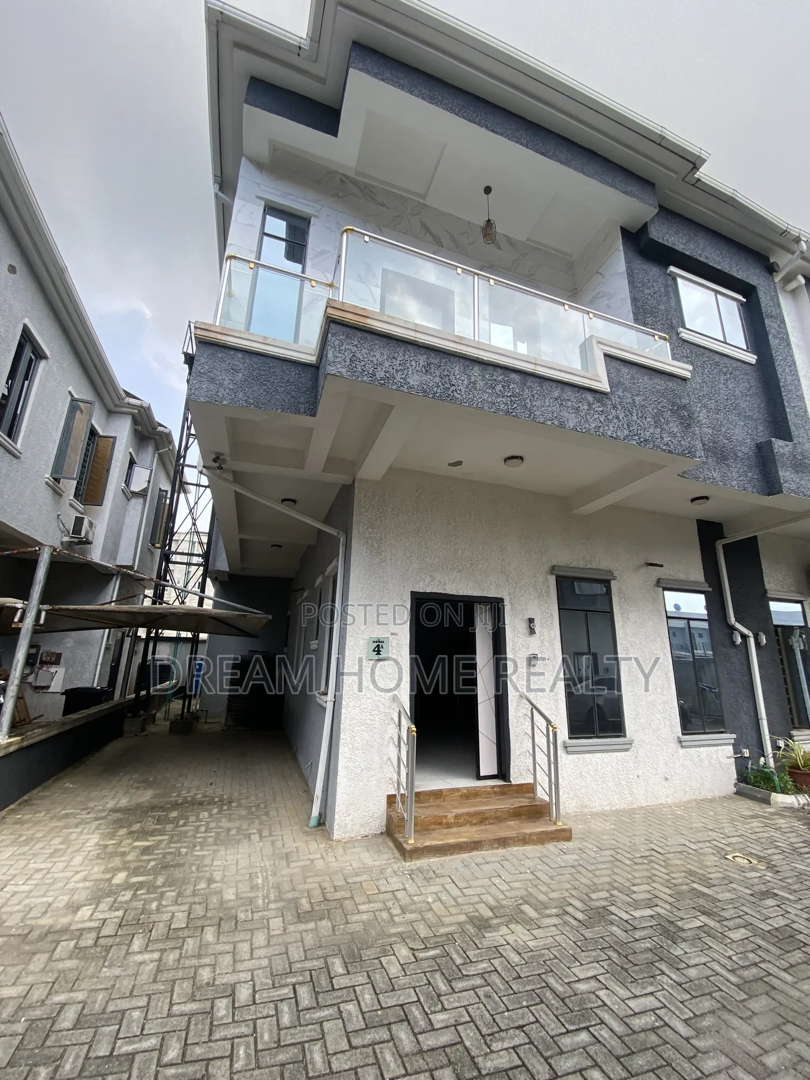 4bdrm Duplex in Ikota Villa Estate for rent in Ikota