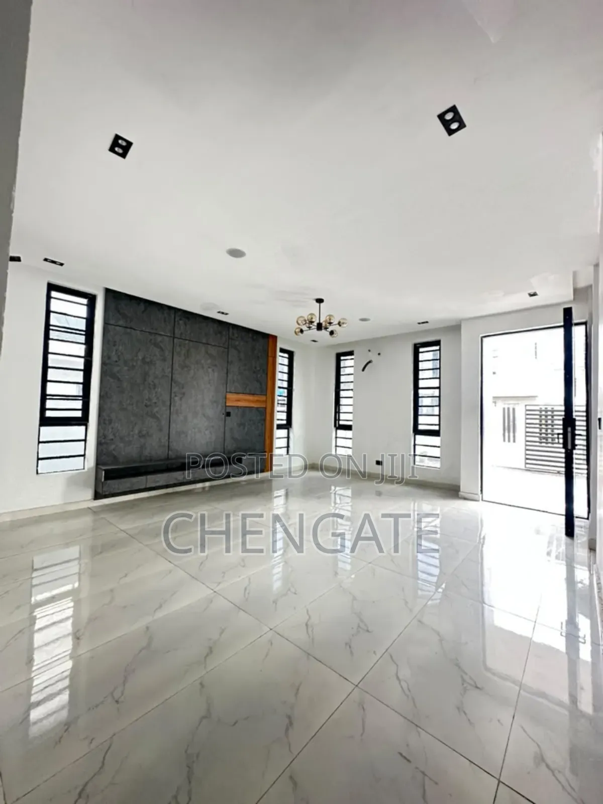 5bdrm Duplex in Ikota for sale in Ikota