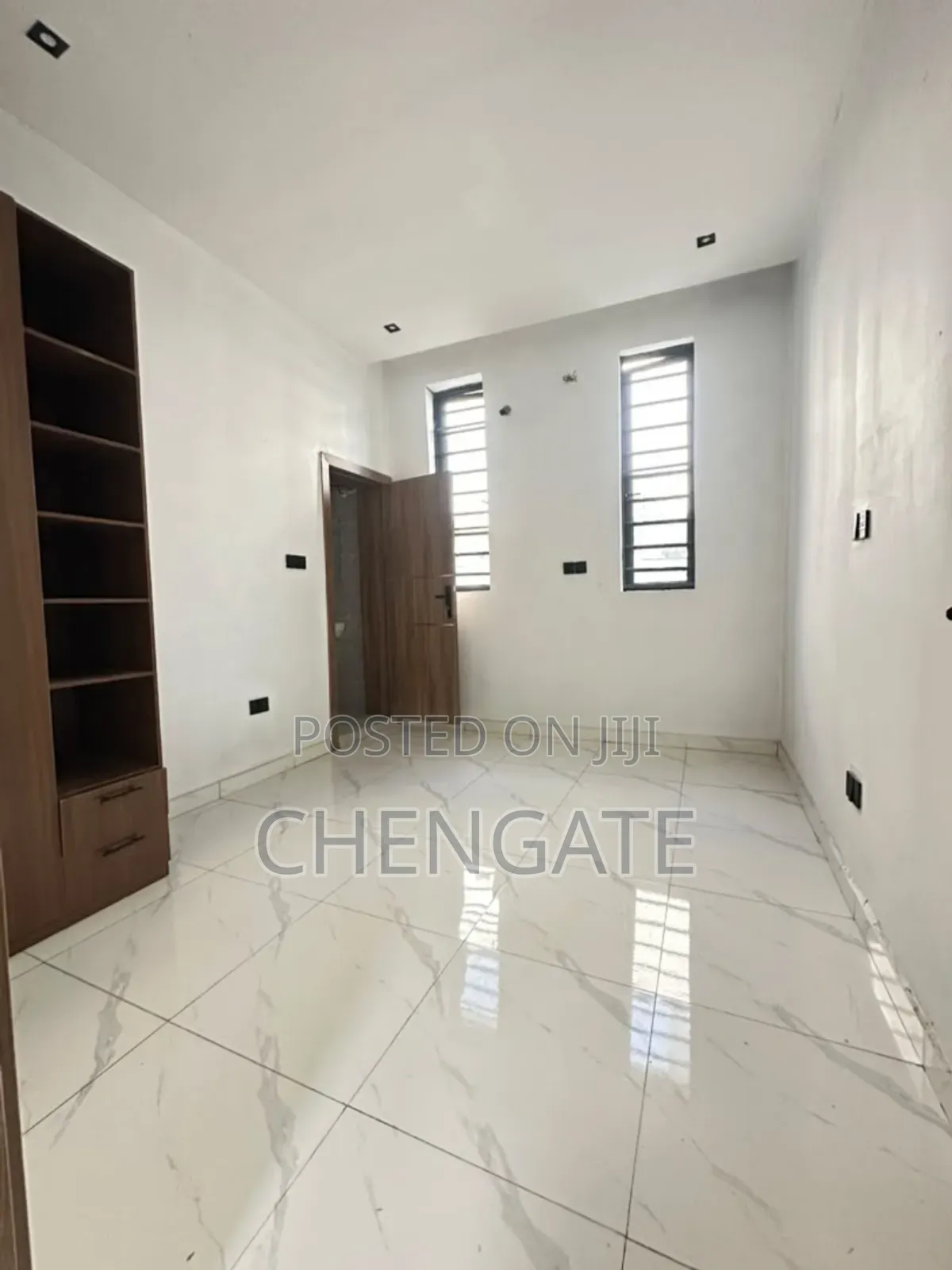 5bdrm Duplex in Ikota for sale in Ikota