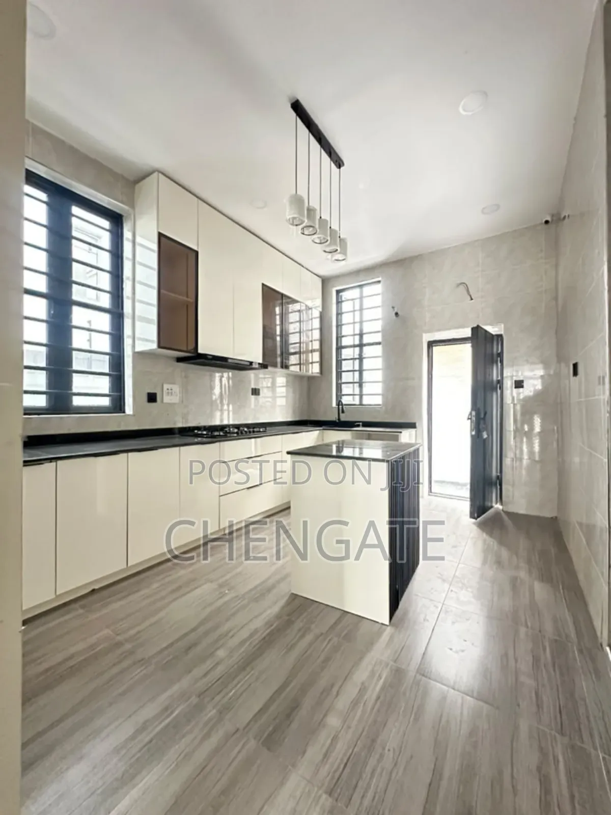 5bdrm Duplex in Ikota for sale in Ikota