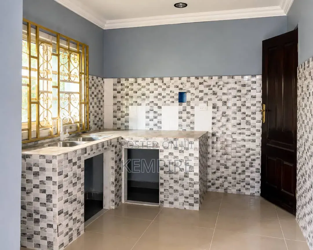 4bdrm Bungalow in Redeemed Estate, Uyo for sale in Uyo