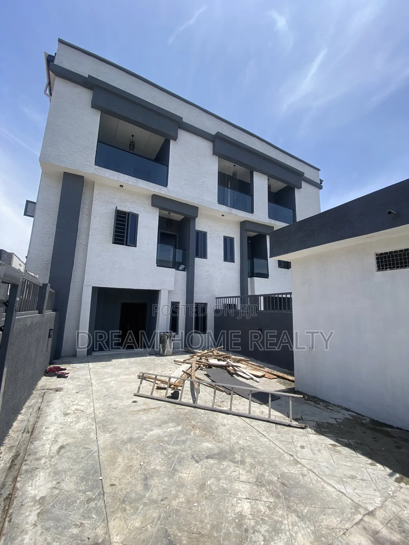 2bdrm Duplex in A Secured Estate, Ikota for rent in Ikota
