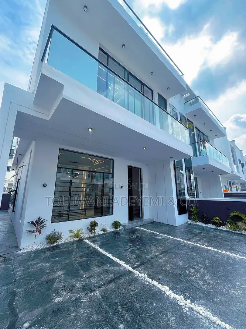 4bdrm Duplex in Ikota for sale in Ikota