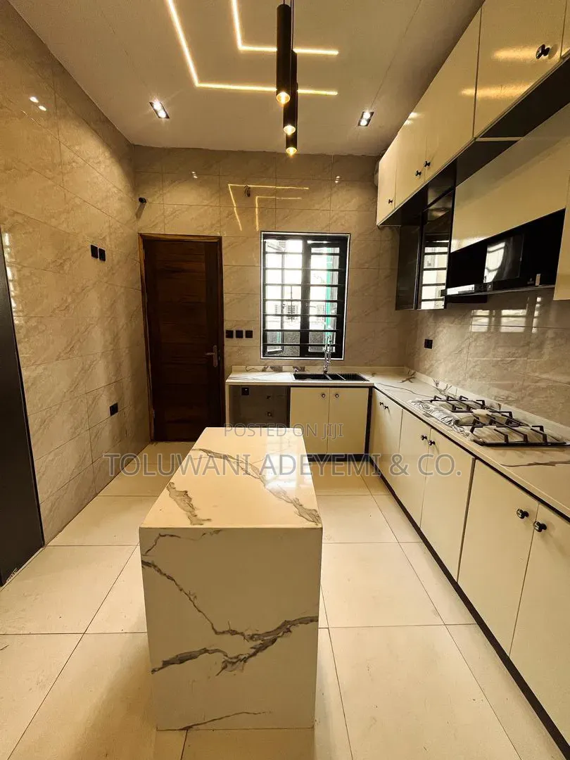 4bdrm Duplex in Ikota for sale in Ikota