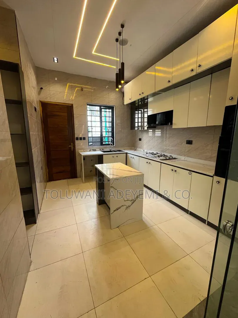 4bdrm Duplex in Ikota for sale in Ikota