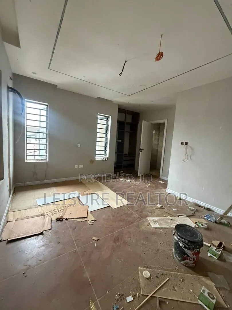 4bdrm Duplex in Gra for sale in GRA Phase 1
