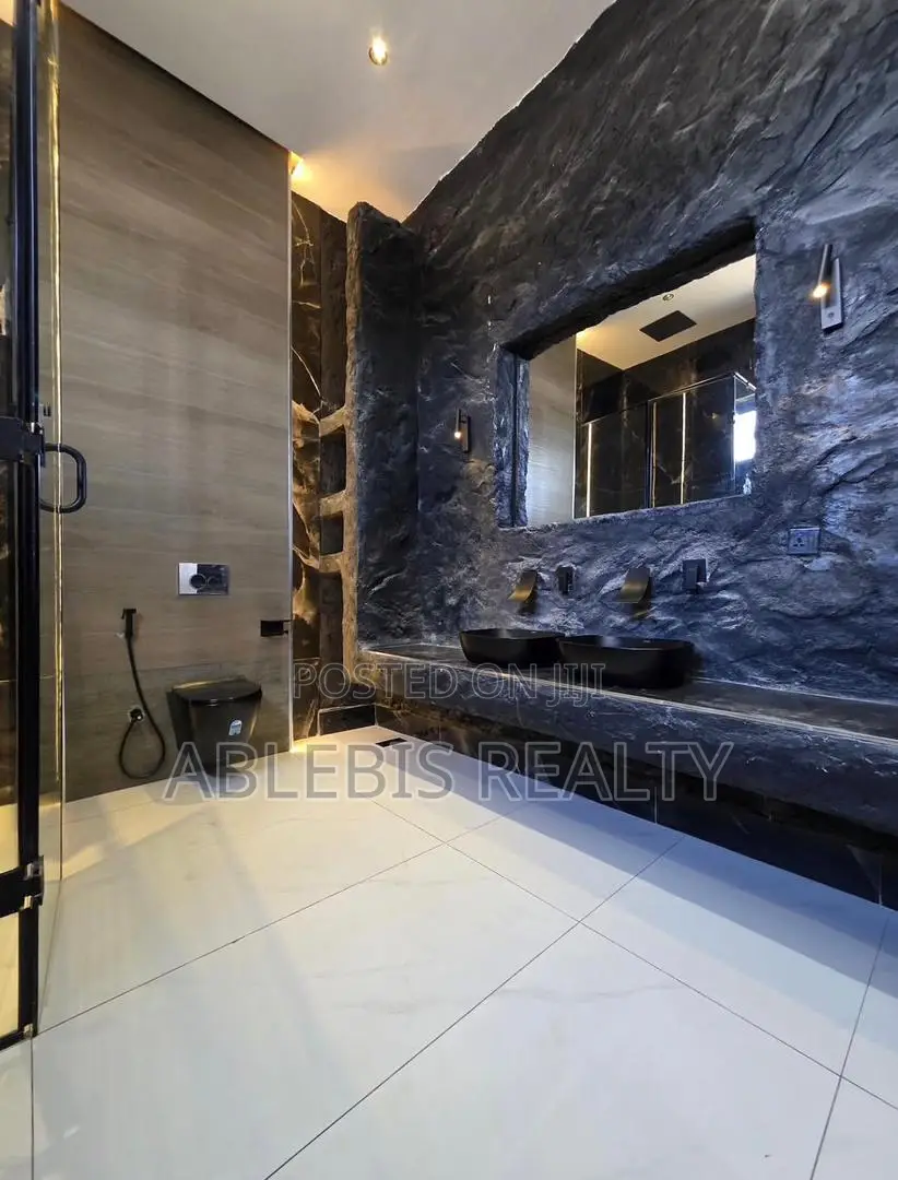 5bdrm Duplex in Ikota for sale in Ikota