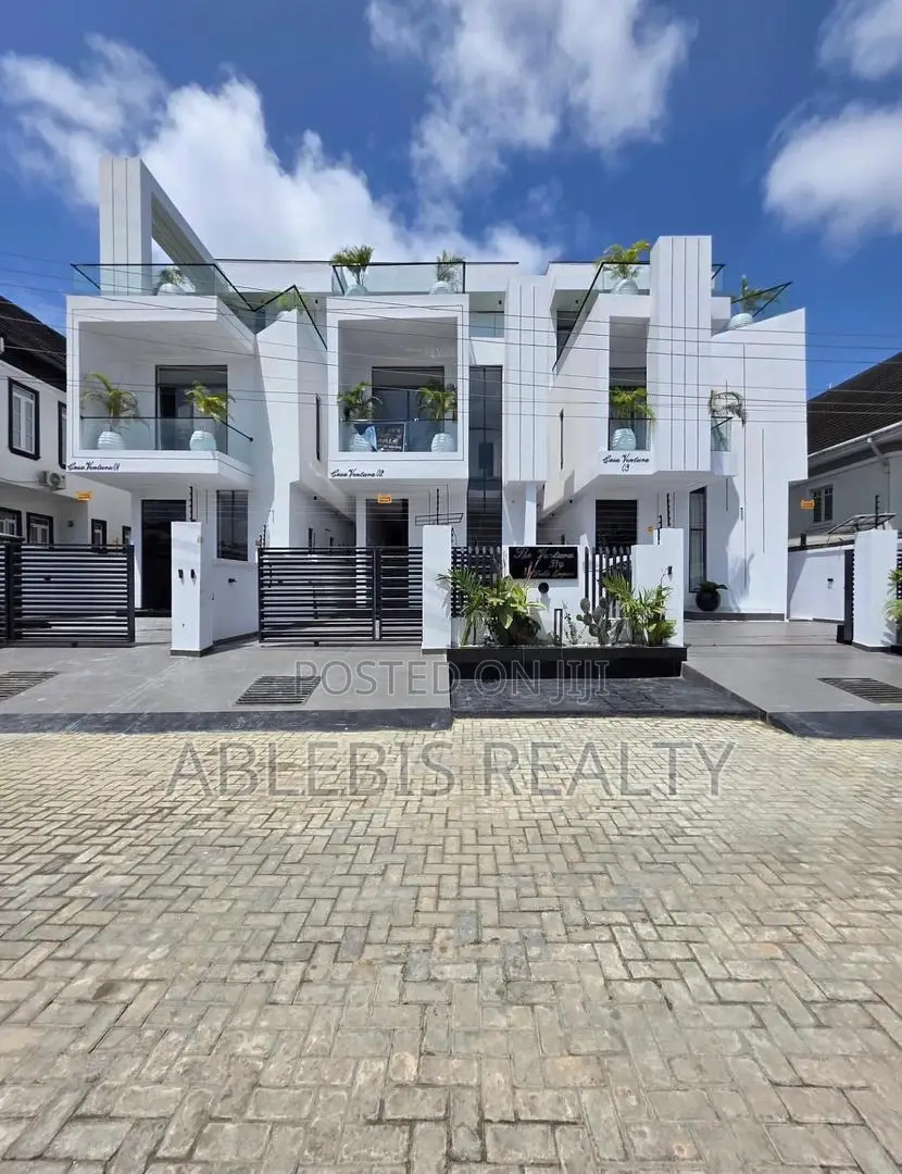 5bdrm Duplex in Ikota for sale in Ikota