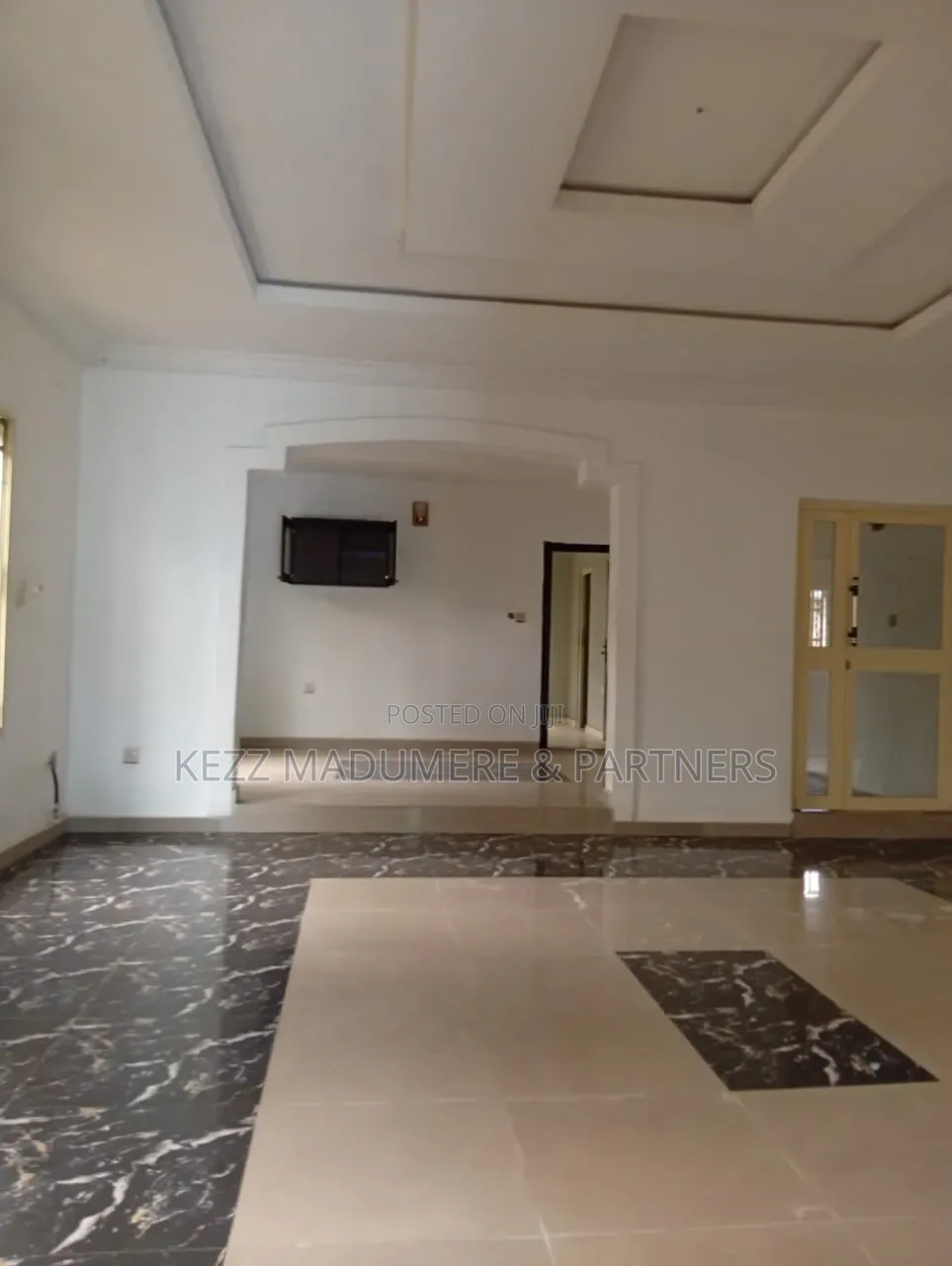 5bdrm Bungalow in Uyeh Estate Off Ring for sale in Uyo