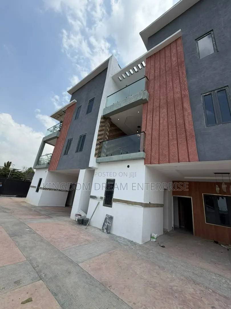 4bdrm Duplex in Life Camp Abuja for sale in Life Camp