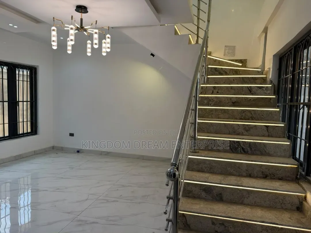 4bdrm Duplex in Life Camp Abuja for sale in Life Camp
