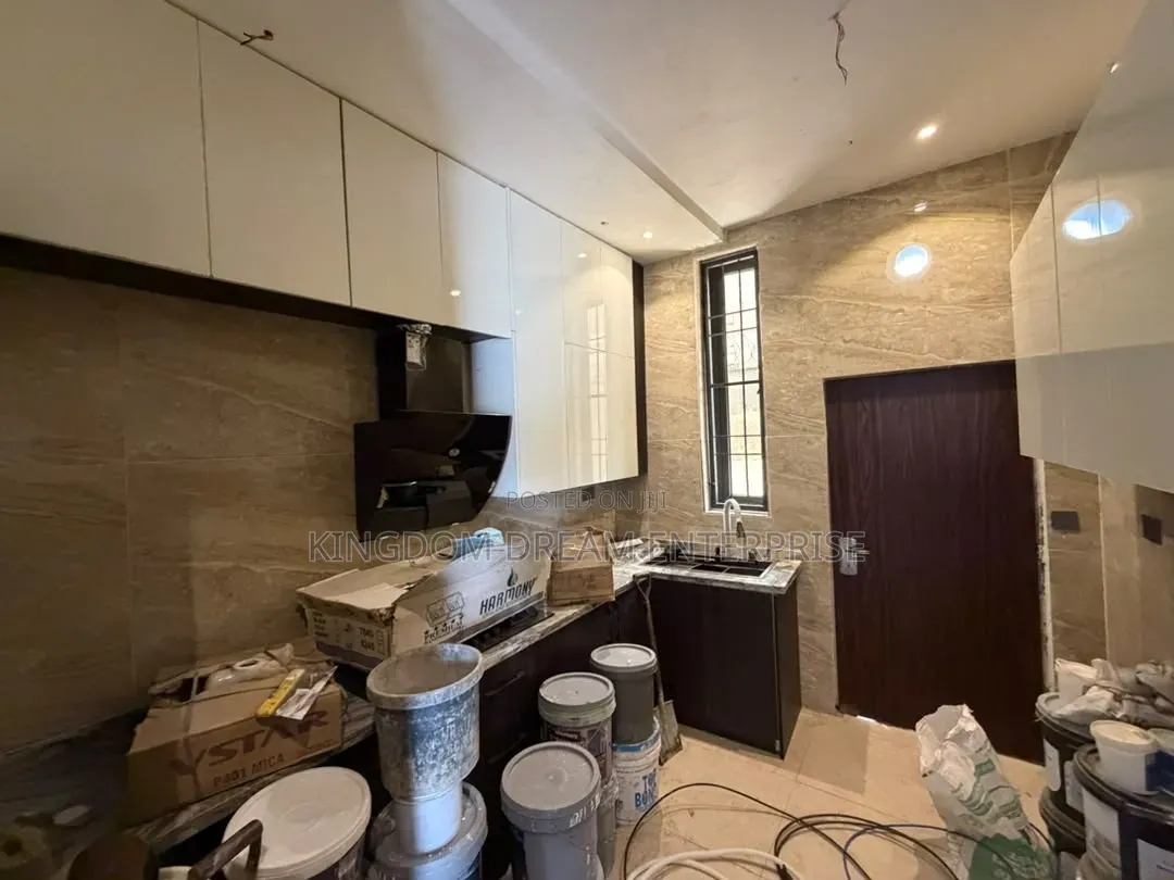 4bdrm Duplex in Life Camp Abuja for sale in Life Camp