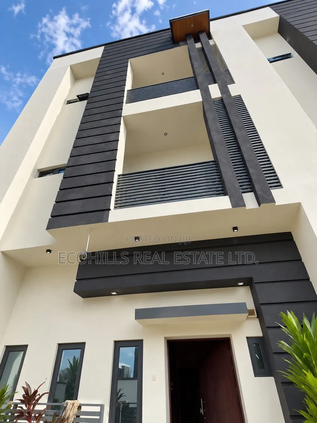 4bdrm Townhouse/Terrace in Lifecamp for sale in Life Camp