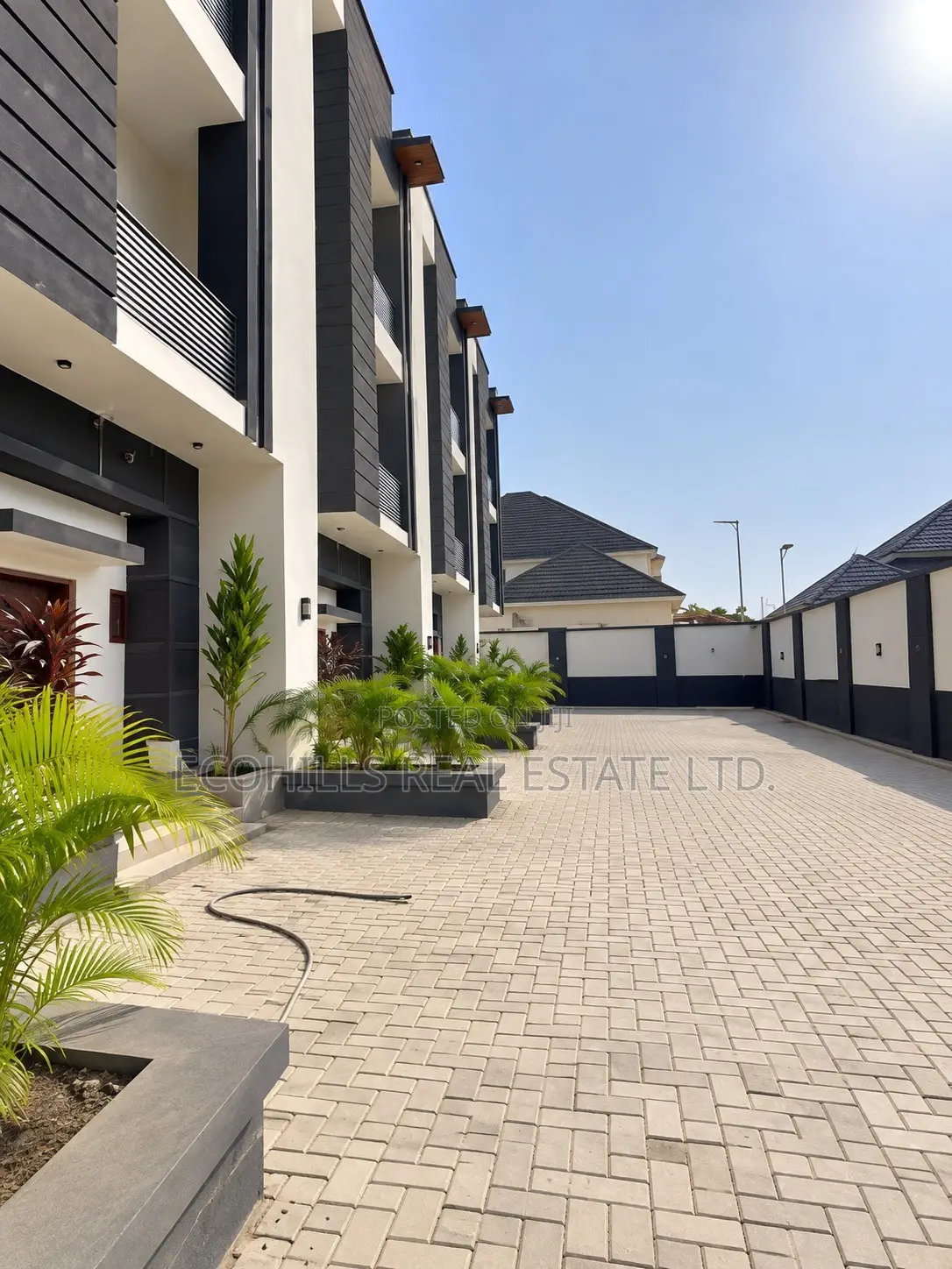 4bdrm Townhouse/Terrace in Lifecamp for sale in Life Camp