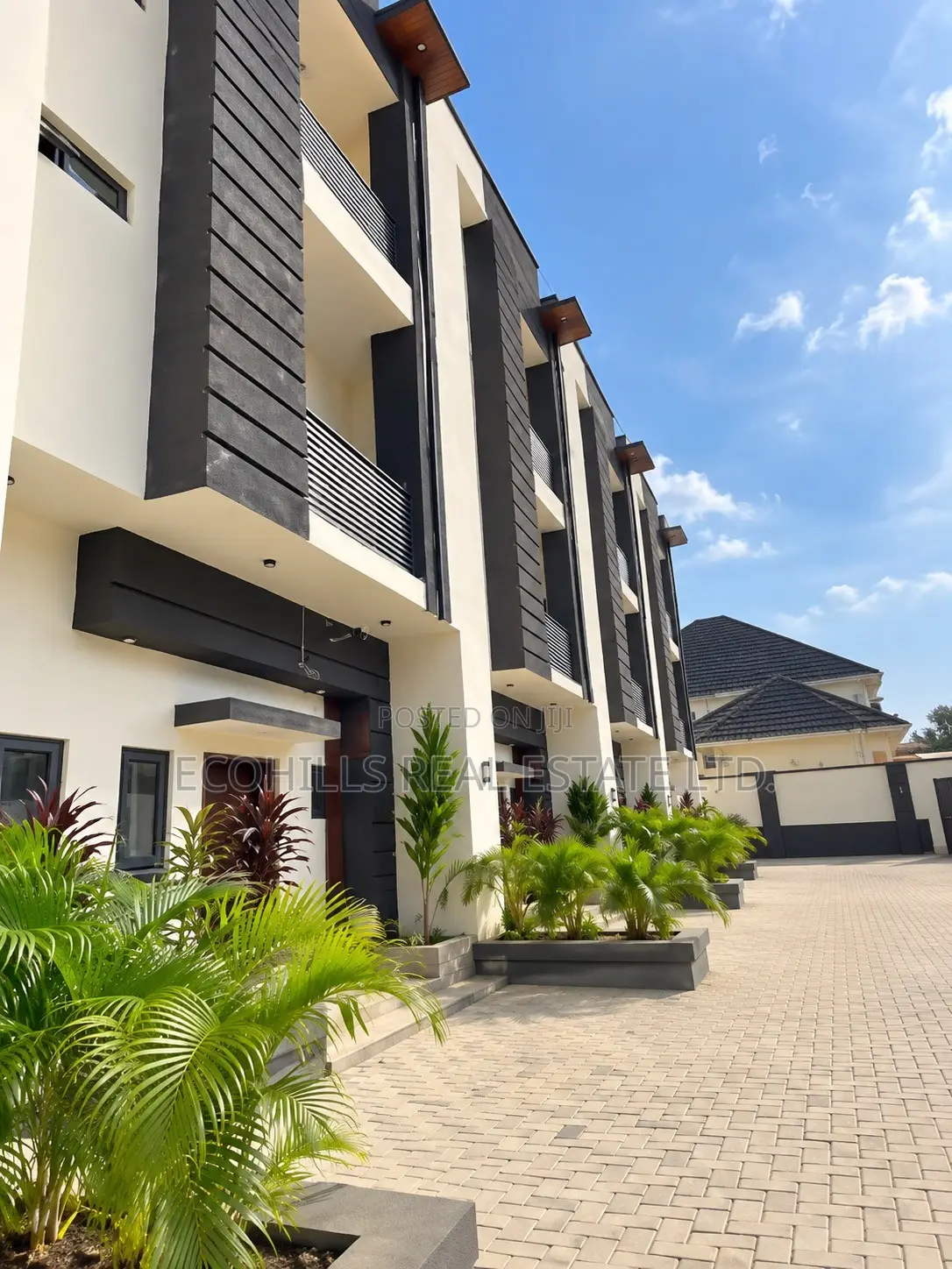 4bdrm Townhouse/Terrace in Lifecamp for sale in Life Camp