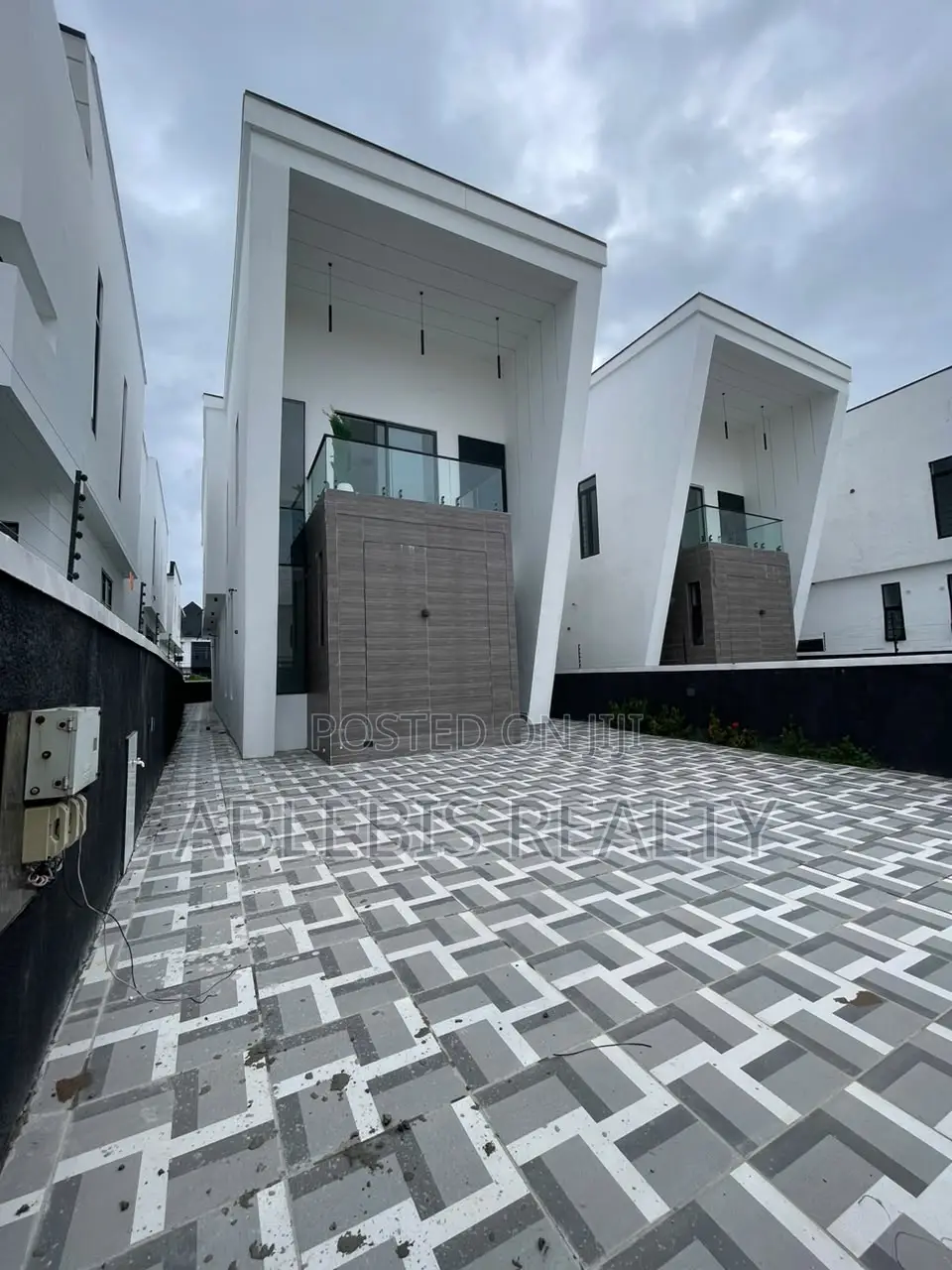 5bdrm Duplex in Orchid, Lekki Phase 2 for sale in Lekki Phase 2