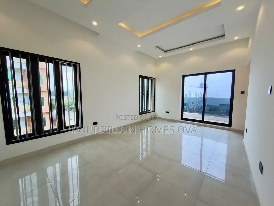 6bdrm Duplex in Lekki Phase 1 for sale in Lekki Phase 1