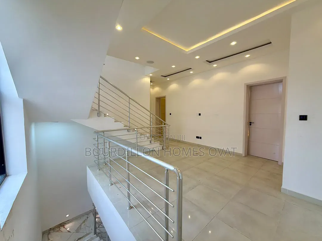 6bdrm Duplex in Lekki Phase 1 for sale in Lekki Phase 1