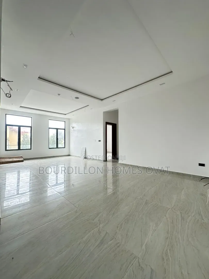 2bdrm Apartment in Lekki Phase 1 Lagos for sale in Lekki Phase 1