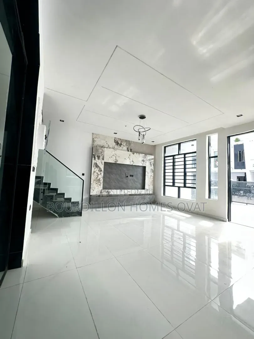 4bdrm Duplex in Ikota Villa Estate for sale in Ikota