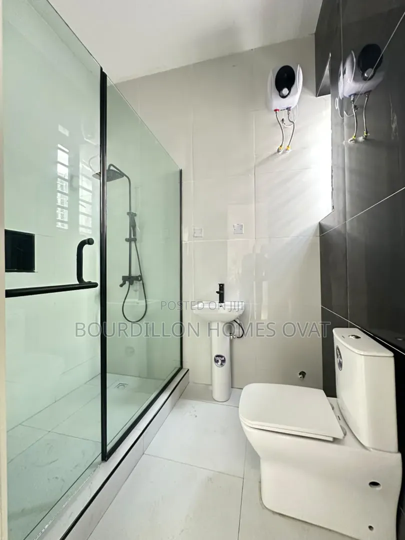 4bdrm Duplex in Ikota Villa Estate for sale in Ikota
