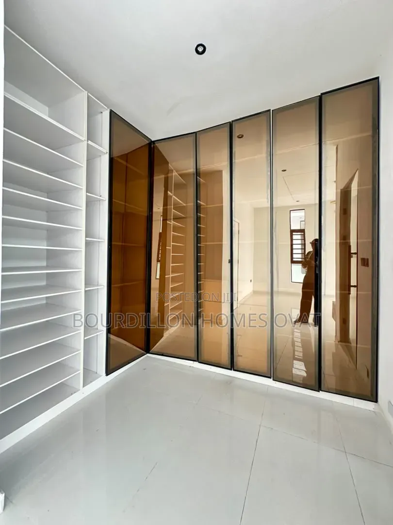 4bdrm Duplex in Ikota Villa Estate for sale in Ikota