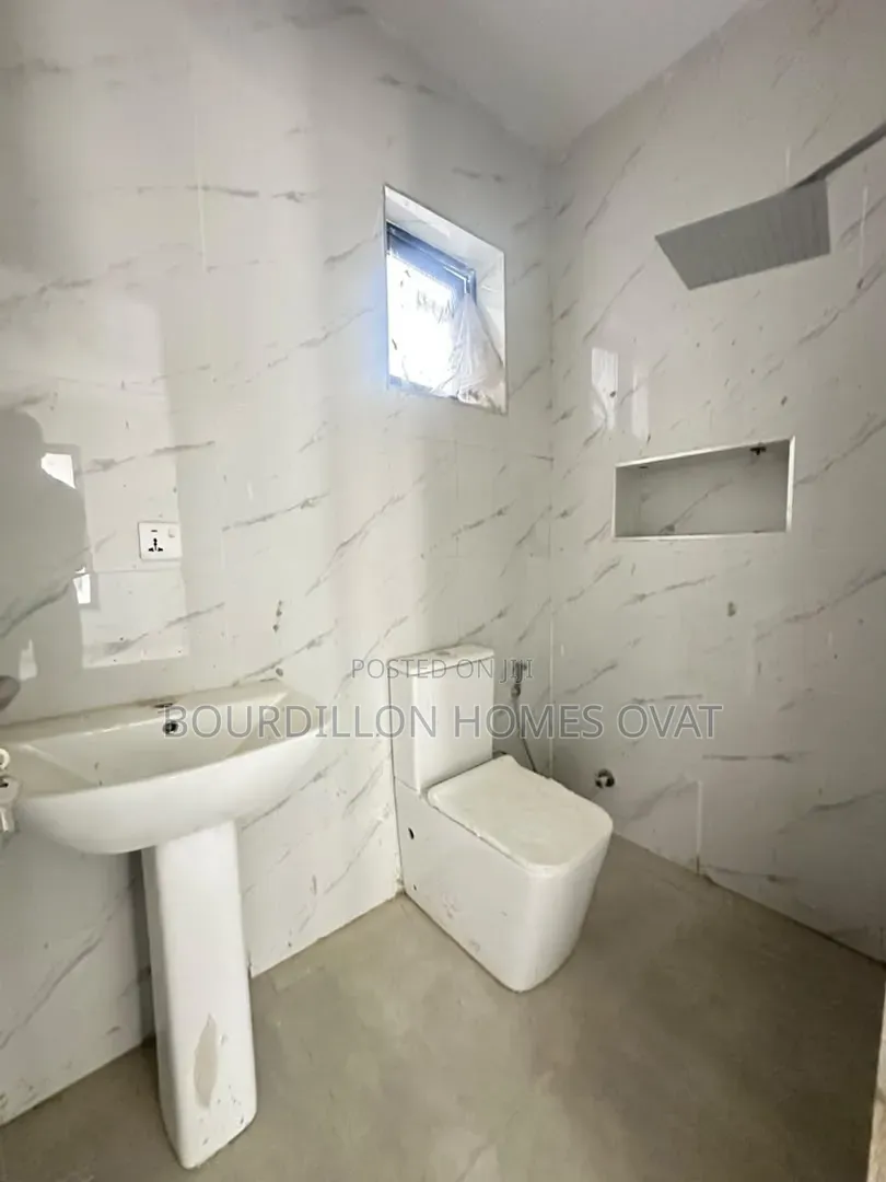3bdrm Apartment in Lekki Phase 1 Lagos for sale in Lekki Phase 1