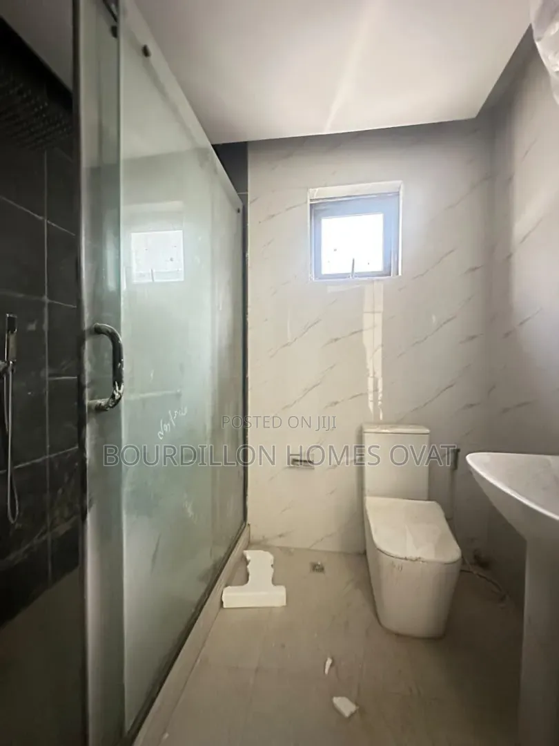 3bdrm Apartment in Lekki Phase 1 Lagos for sale in Lekki Phase 1