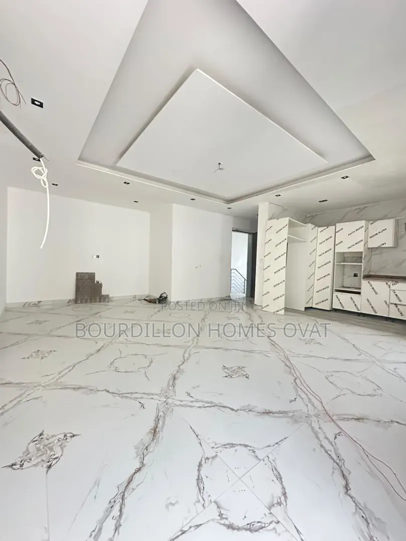 3bdrm Apartment in Lekki Phase 1 Lagos for sale in Lekki Phase 1