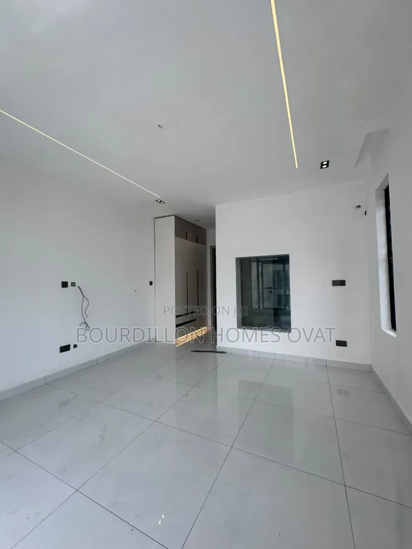 3bdrm Apartment in Lekki Phase 1 Lagos for rent in Lekki Phase 1