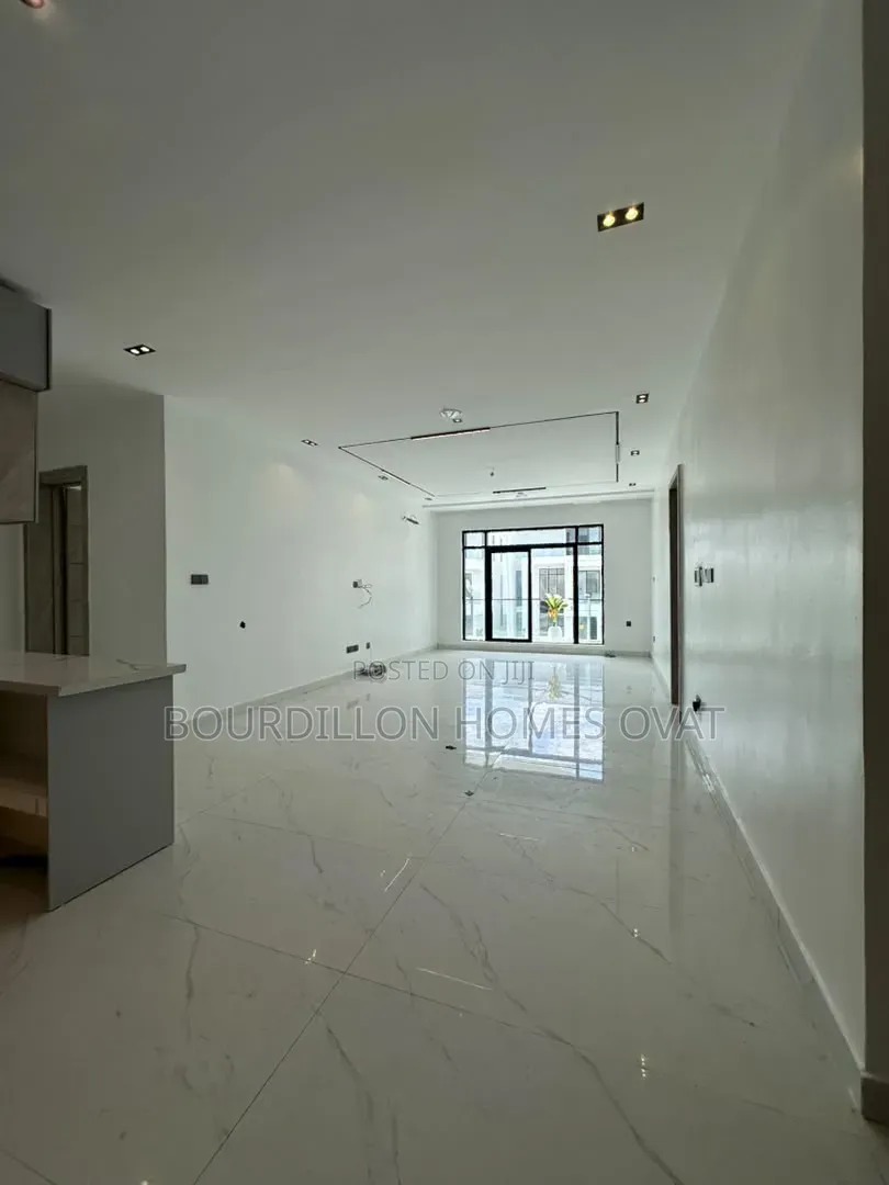 3bdrm Apartment in Lekki Phase 1 Lagos for rent in Lekki Phase 1
