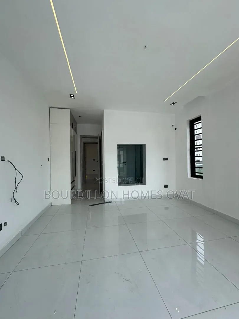 3bdrm Apartment in Lekki Phase 1 Lagos for rent in Lekki Phase 1