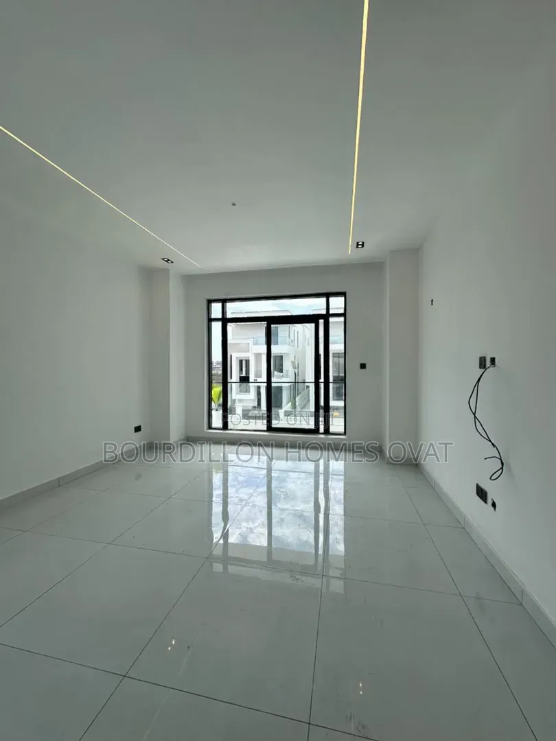 3bdrm Apartment in Lekki Phase 1 Lagos for rent in Lekki Phase 1