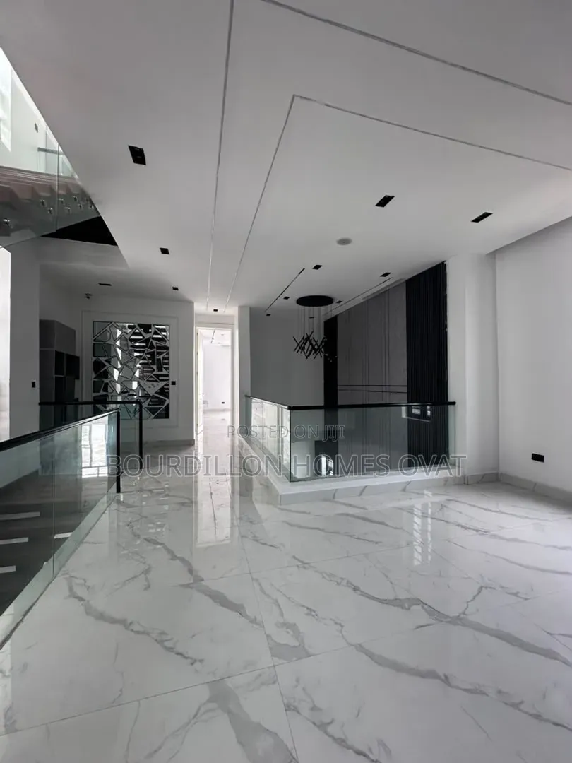 5bdrm Duplex in Lekki Phase 1 for sale in Lekki Phase 1