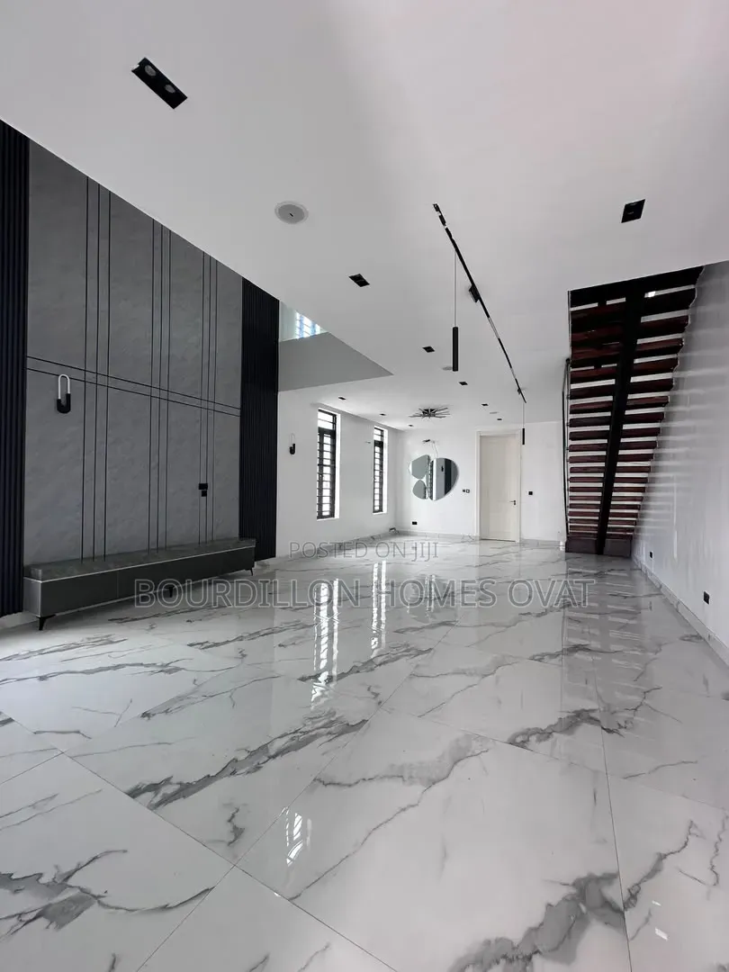 5bdrm Duplex in Lekki Phase 1 for sale in Lekki Phase 1