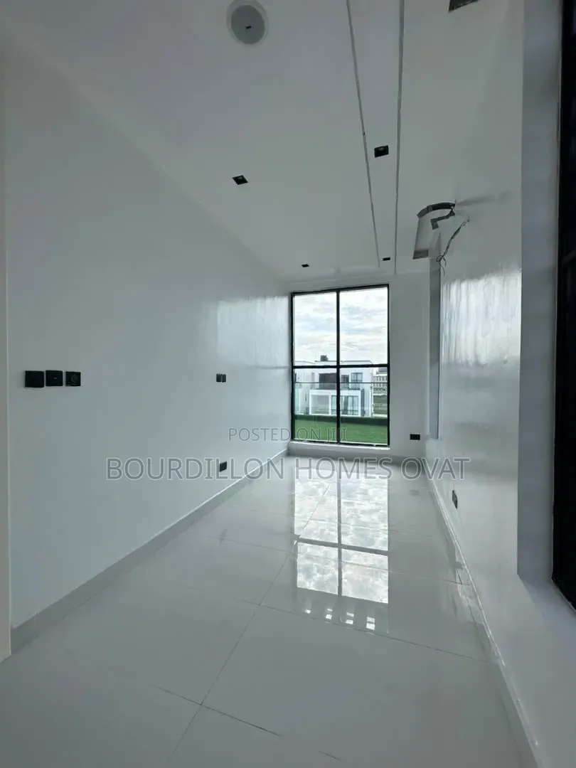 5bdrm Duplex in Lekki Phase 1 for sale in Lekki Phase 1