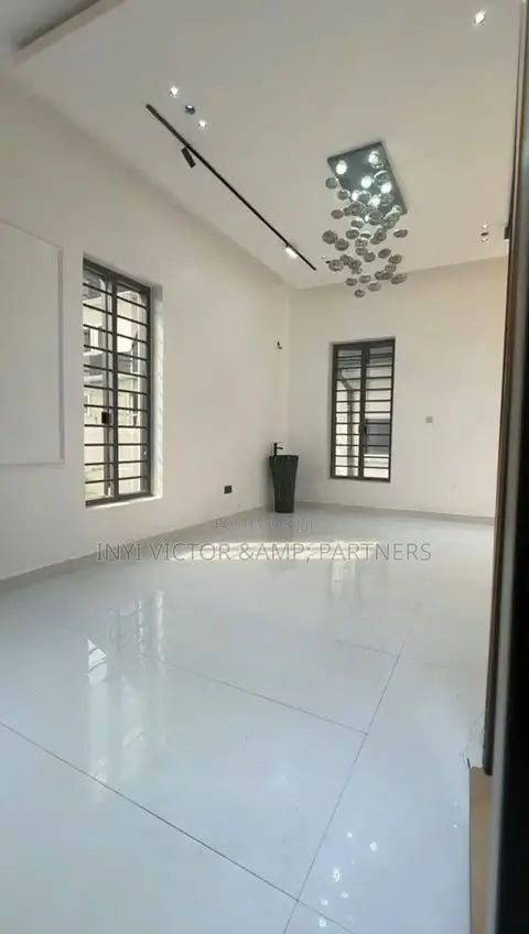 5bdrm Duplex in Dakwo District for sale in Dakwo District