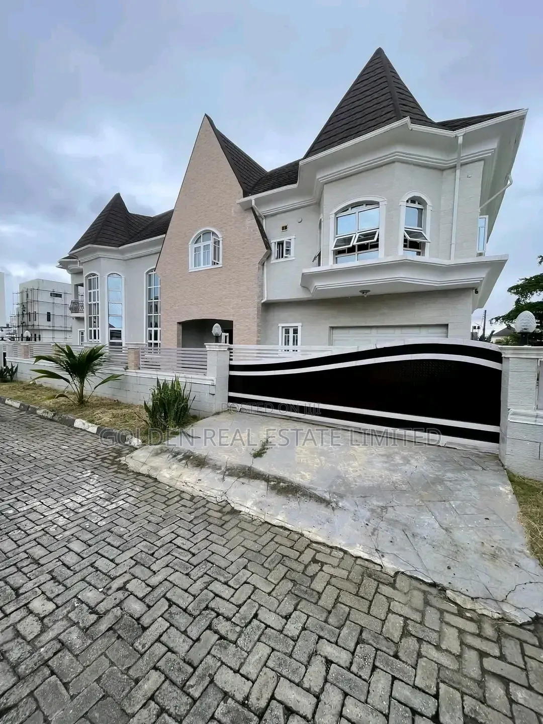 5bdrm Duplex in Lekki Phase 1 for sale in Lekki Phase 1