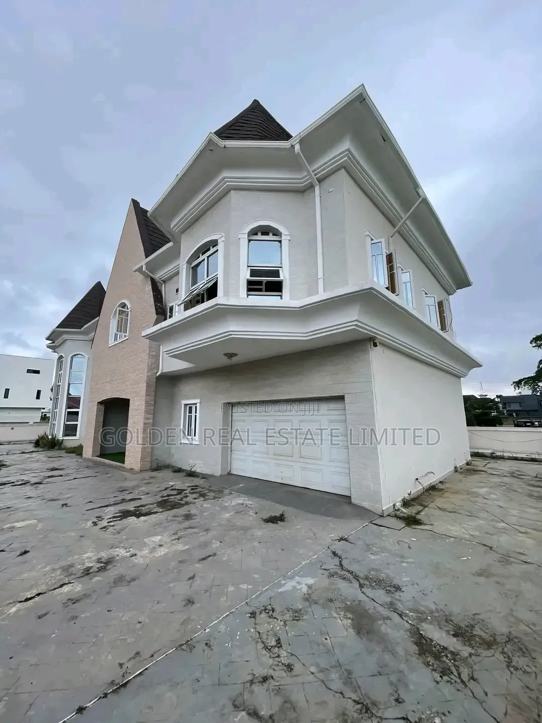 5bdrm Duplex in Lekki Phase 1 for sale in Lekki Phase 1