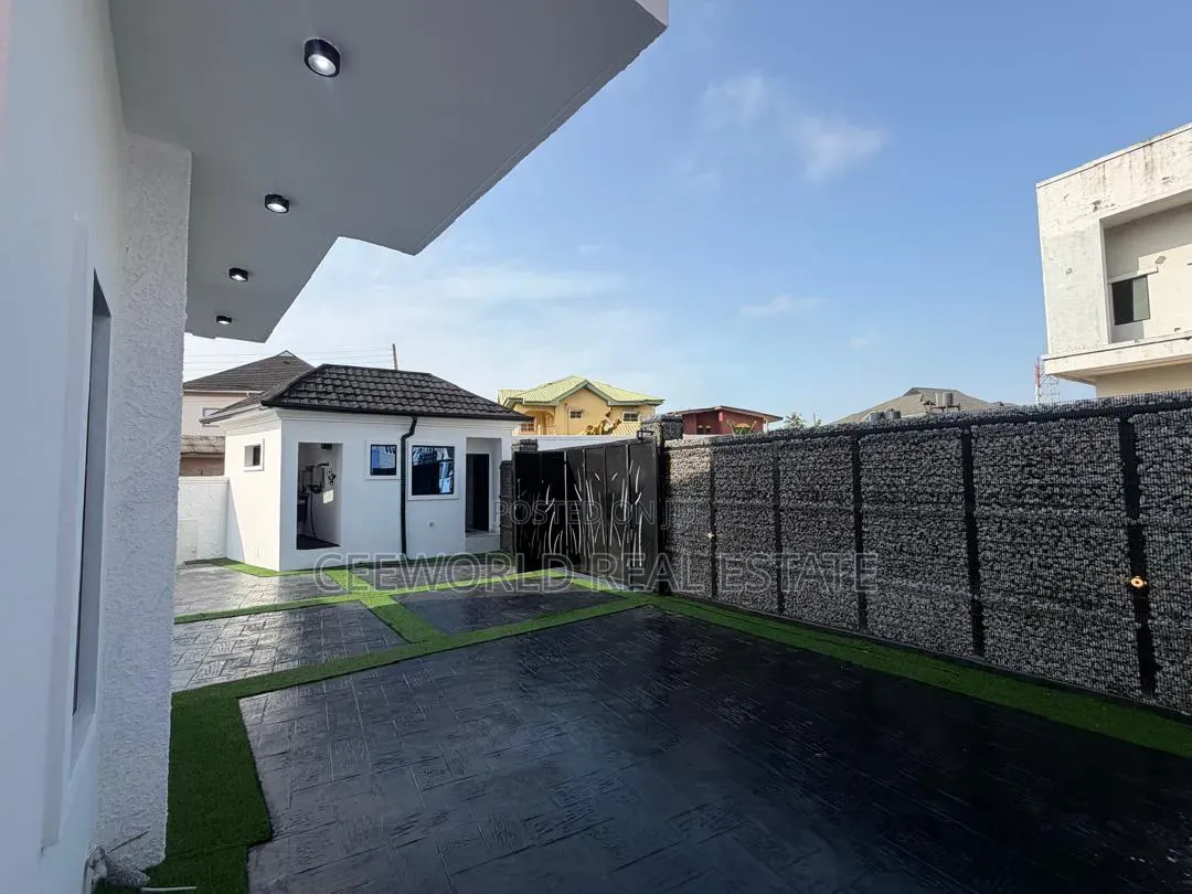 5bdrm Duplex in Stargate Oluyole for sale in Oluyole