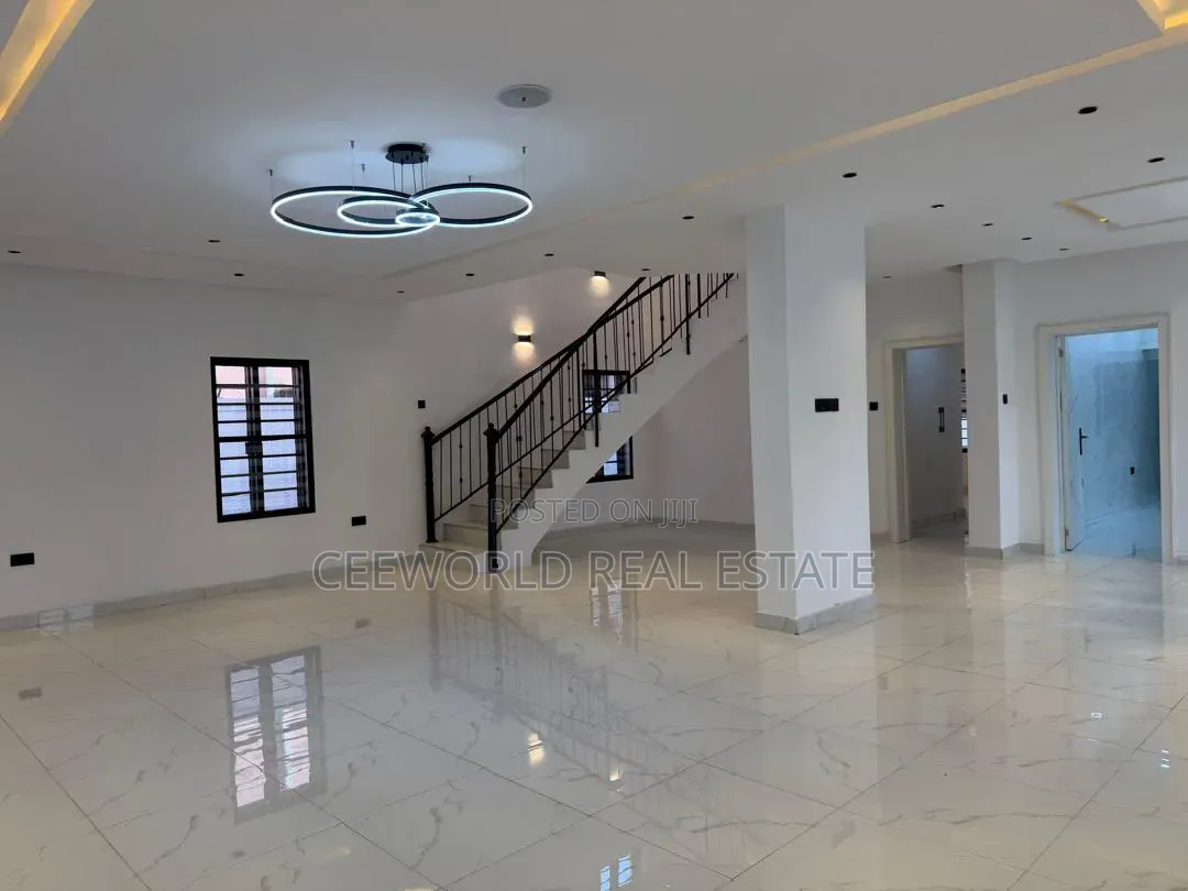 5bdrm Duplex in Stargate Oluyole for sale in Oluyole