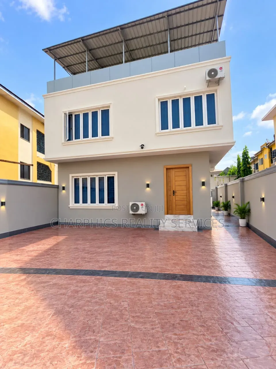 Furnished 5bdrm Duplex in GRA Phase 2 Shangisha for sale in GRA Phase 2 Shangisha