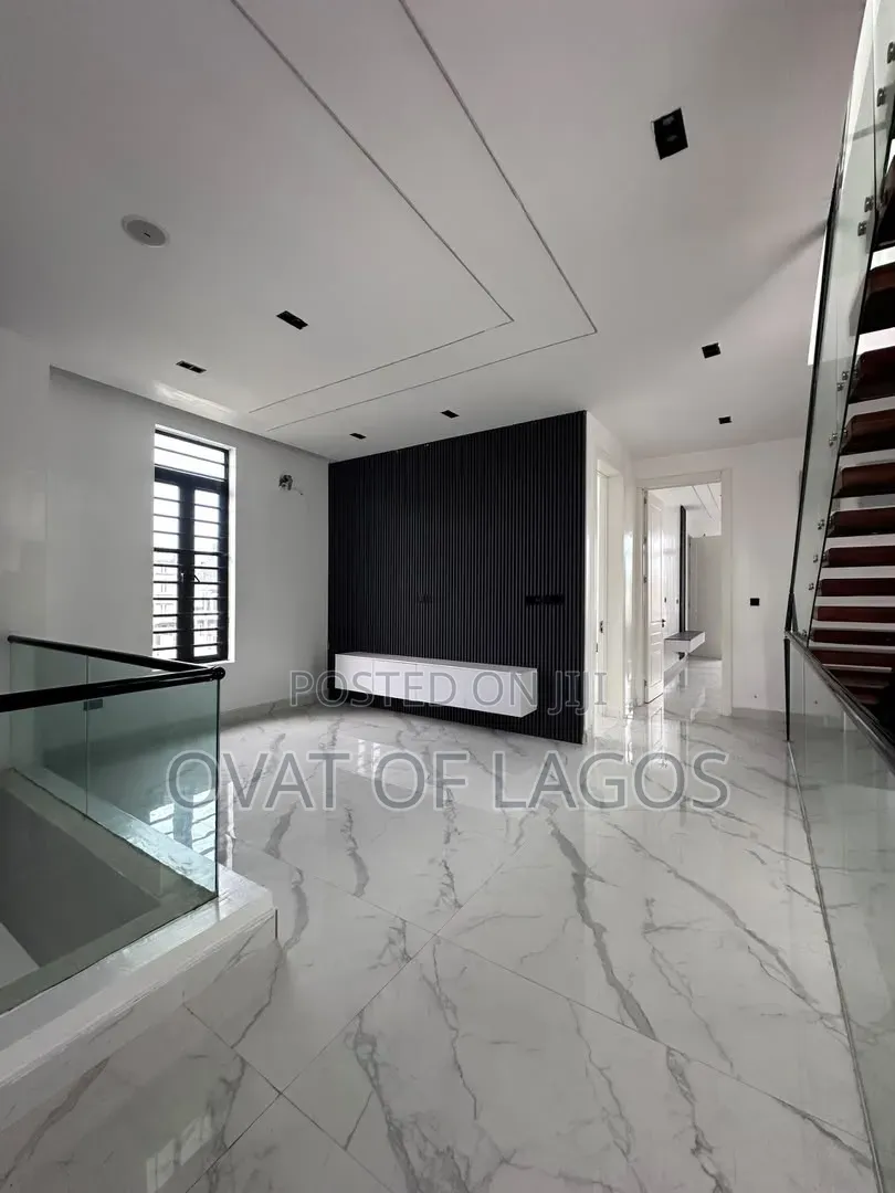 5bdrm Duplex in Lekki Phase 1 for sale in Lekki Phase 1